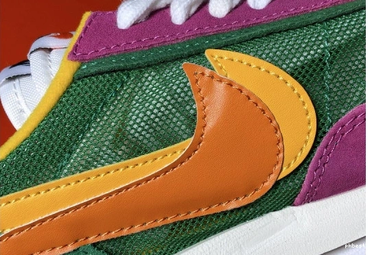 BV0073-301 Pine LD Nike BV0073-301  Green Sacai Waffle 1217